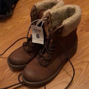 Shoe
